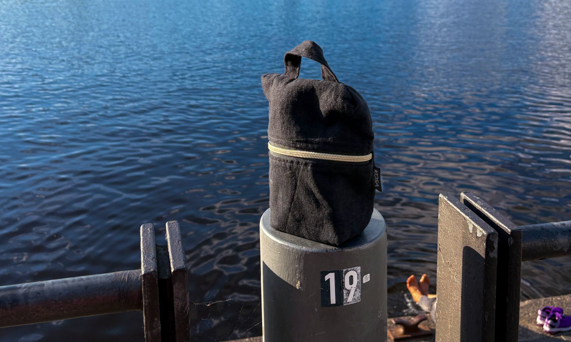 Kosmetiktasche stehend, Lifestyle, Hamburg, Alster
Standing cosmetic bag